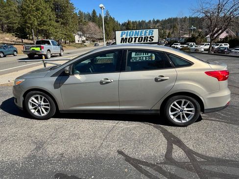 Used 2016 Ford Focus SE FWD image 6