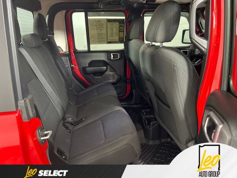 Used 2023 Jeep Gladiator Sport AWD/4WD image 16