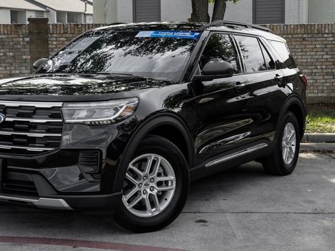 Used 2025 Ford Explorer Active image 13