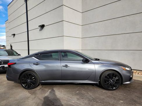 Used 2022 Nissan Altima 2.5 SR w/ Midnight Edition Package image 4