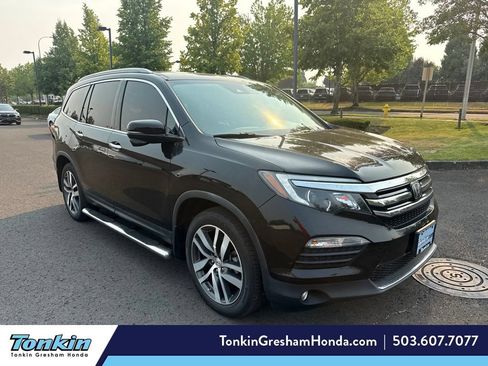 Used 2017 Honda Pilot Touring image 1