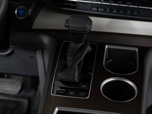 Used 2022 Toyota Sienna LE image 38