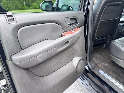 Used 2014 Chevrolet Suburban LTZ AWD/4WD image 4