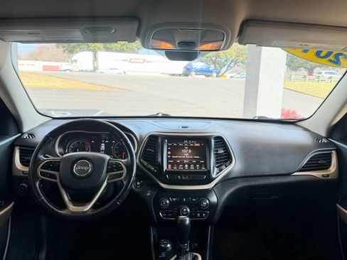 Used 2017 Jeep Cherokee Limited AWD/4WD image 9