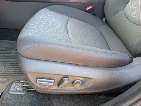 Used 2021 Toyota RAV4 XLE w/ Carpet Mat Package (TMS) AWD/4WD image 21