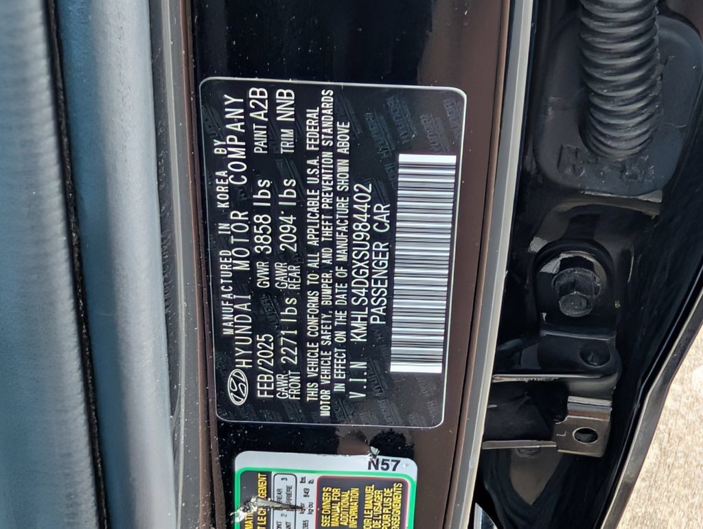Used 2025 Hyundai Elantra SEL FWD image 34