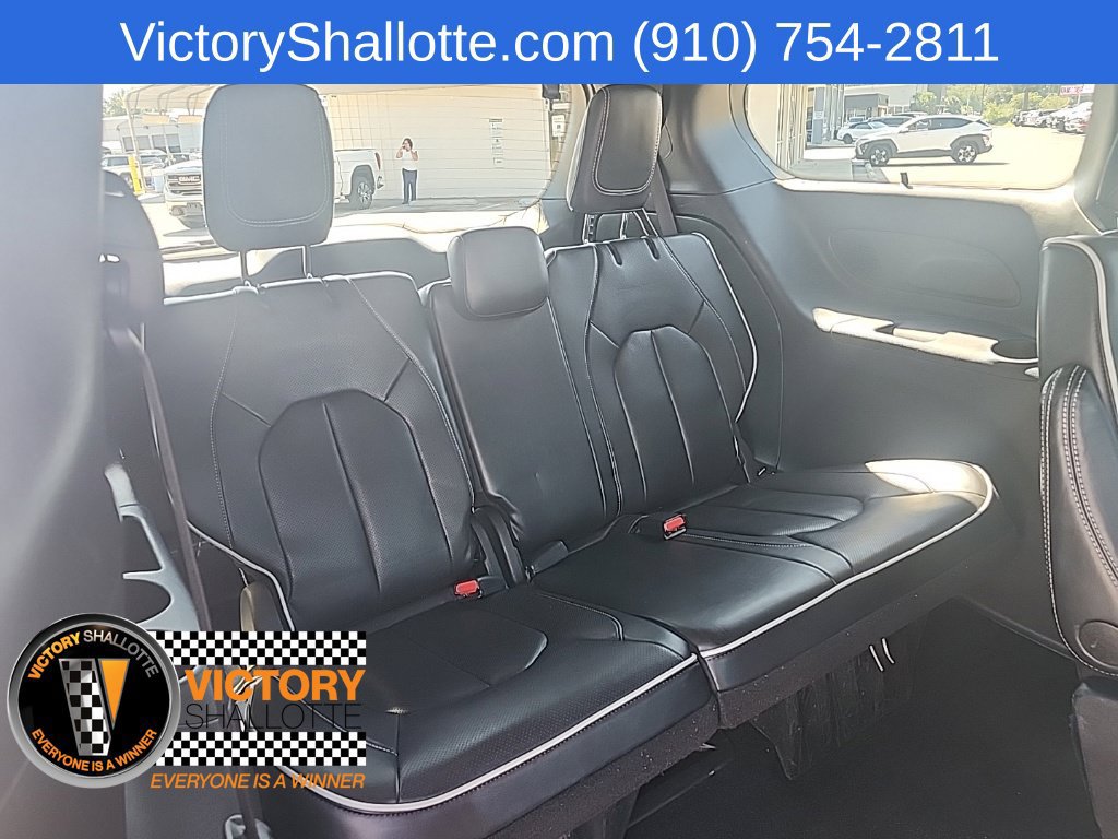 Used 2025 Chrysler Pacifica Limited FWD image 44