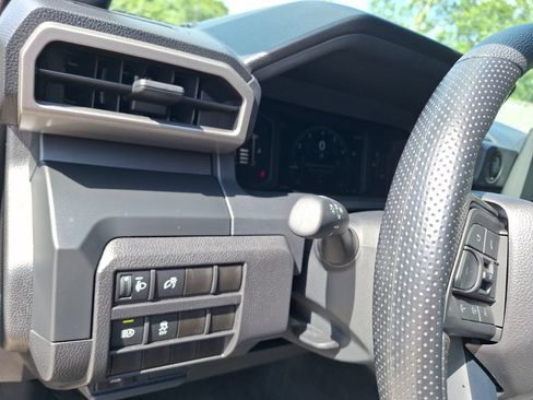 Used 2026 Toyota Tacoma SR AWD/4WD image 17