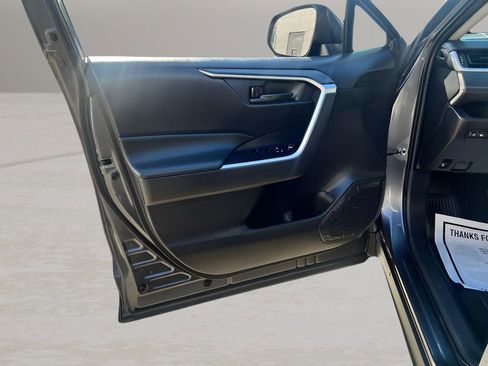 Used 2021 Toyota RAV4 LE image 12