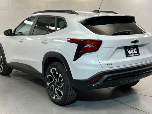 New 2026 Chevrolet Trax RS w/ Driver Confidence Package FWD image 3