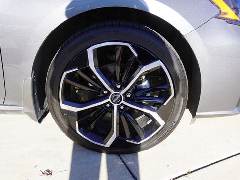 Used 2024 Nissan Altima 2.5 SR w/ SR Premium Package image 10