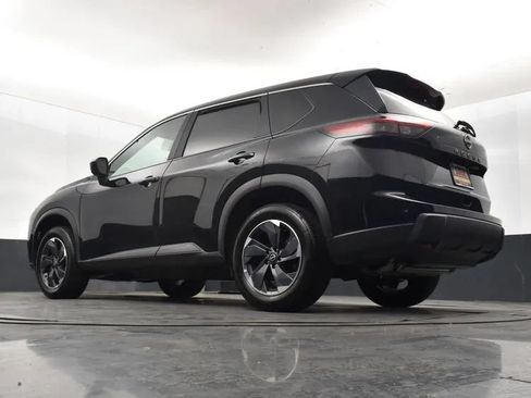 Used 2025 Nissan Rogue SV FWD image 12