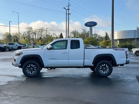 Used 2022 Toyota Tacoma TRD Off-Road w/ TRD Premium Off Road Package image 7