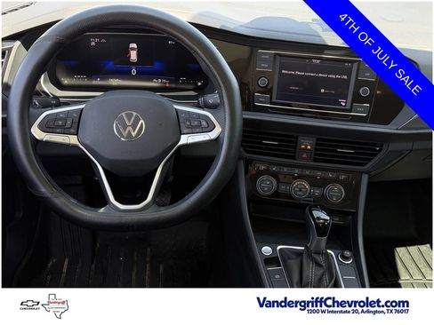 Used 2024 Volkswagen Jetta SE FWD image 17