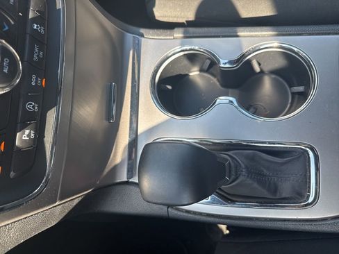 Used 2019 Jeep Grand Cherokee Laredo image 27