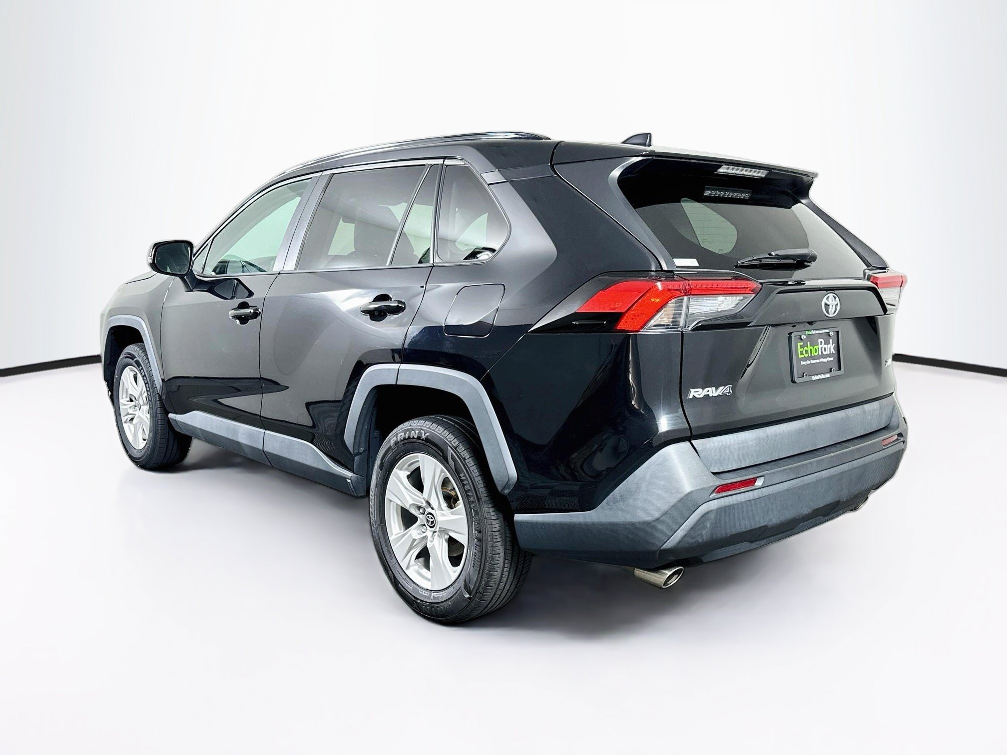 Used 2021 Toyota RAV4 XLE FWD image 5