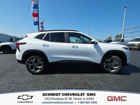 New 2026 Chevrolet Trax LT w/ LT Convenience Package FWD image 4