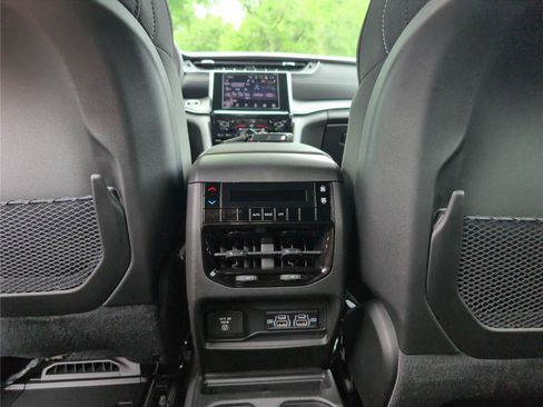 New 2026 Jeep Grand Cherokee L Laredo RWD image 34