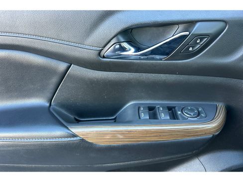 Used 2019 GMC Acadia SLE FWD image 11