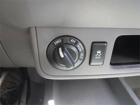 Used 2019 Nissan Frontier SV image 8