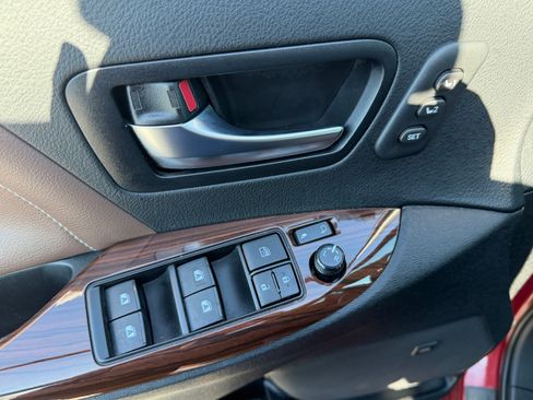 Used 2020 Toyota Sienna Limited Premium w/ Carpet Mat Package AWD/4WD image 15