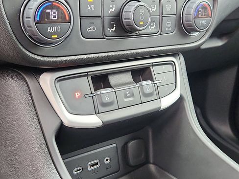 Certified 2022 GMC Terrain SLE w/ Driver Convenience Package image 12