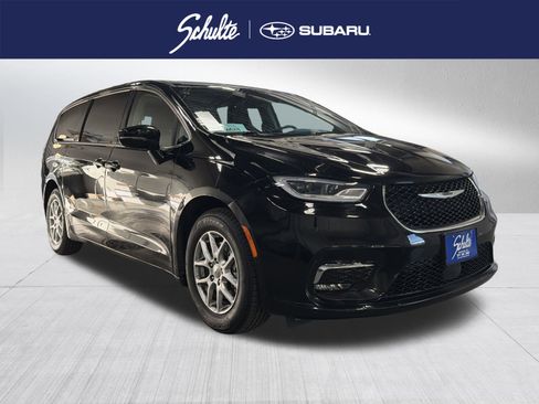 Used 2024 Chrysler Pacifica Touring-L image 1