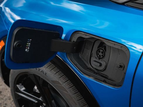 New 2025 Chevrolet Equinox EV RS image 10