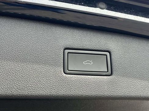 Used 2024 Volkswagen Tiguan Wolfsburg Edition image 21