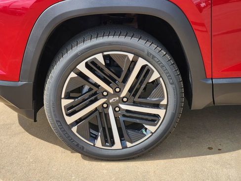 New 2026 Chevrolet Equinox RS w/ LPO, Floor Liner Package FWD image 8