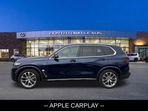 Used 2024 BMW X5 xDrive40i w/ Parking Assistance Package AWD/4WD image 2