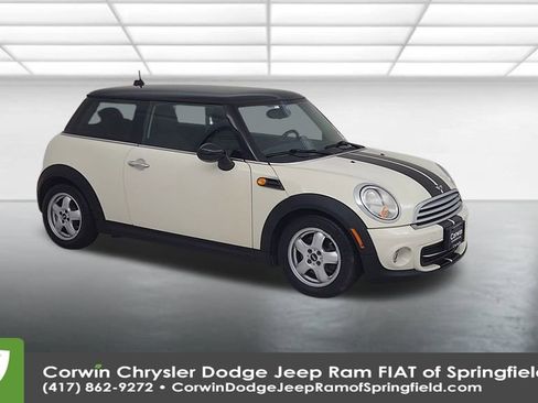 Used 2011 MINI Cooper Hardtop image 2