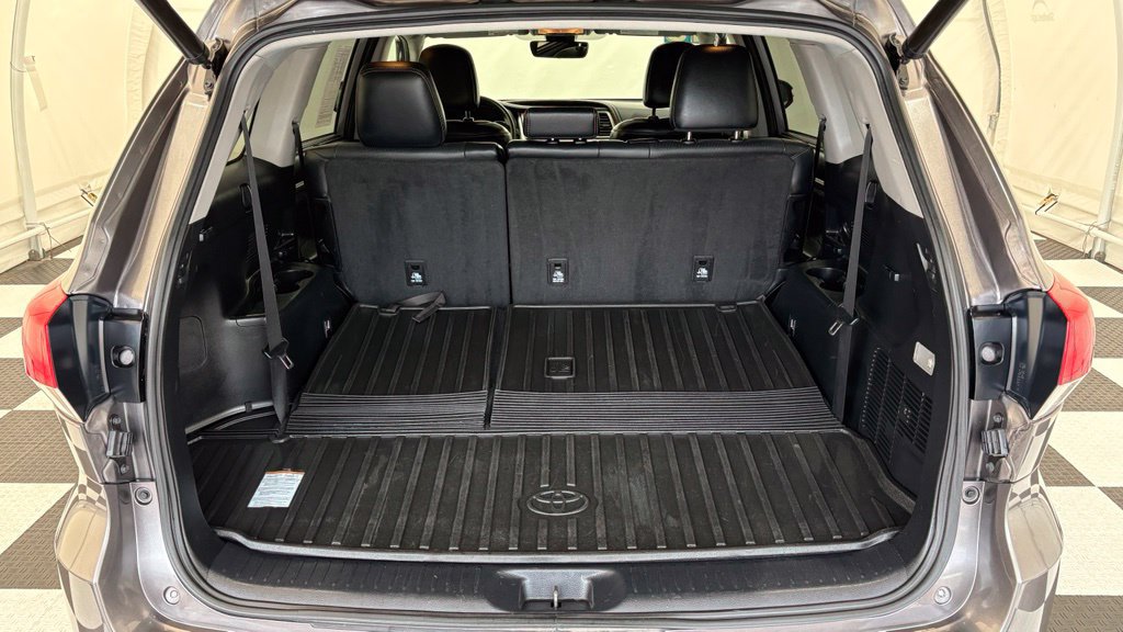 Used 2018 Toyota Highlander Limited AWD/4WD image 4