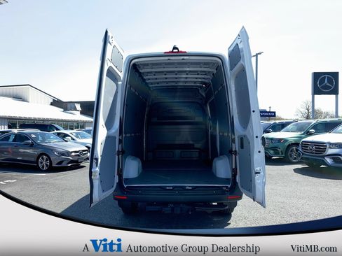Used 2025 Mercedes-Benz Sprinter 2500 image 16