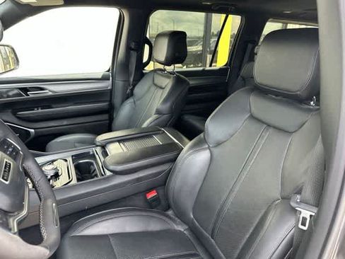 Used 2023 Jeep Wagoneer Series II AWD/4WD image 5