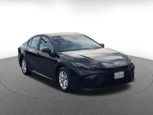 Used 2025 Toyota Camry LE image 3