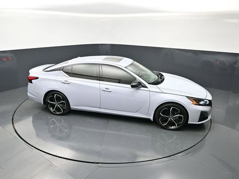 Used 2023 Nissan Altima 2.5 SR w/ SR Premium Package FWD image 20