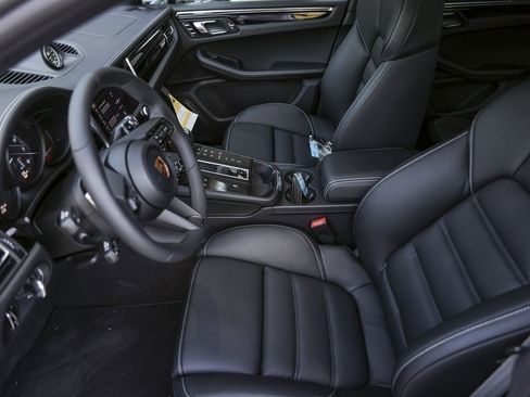 Certified 2026 Porsche Macan Turbo AWD/4WD image 16