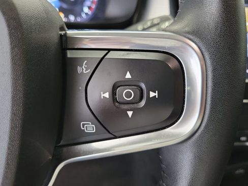 Used 2021 Volvo XC40 T5 Momentum AWD/4WD image 24