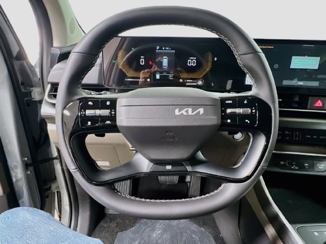 New 2027 Kia Carnival LXS FWD image 11