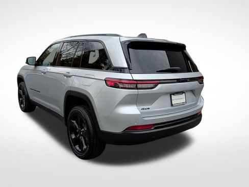 Certified 2025 Jeep Grand Cherokee Altitude image 3