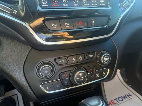 Used 2021 Jeep Cherokee Limited image 25