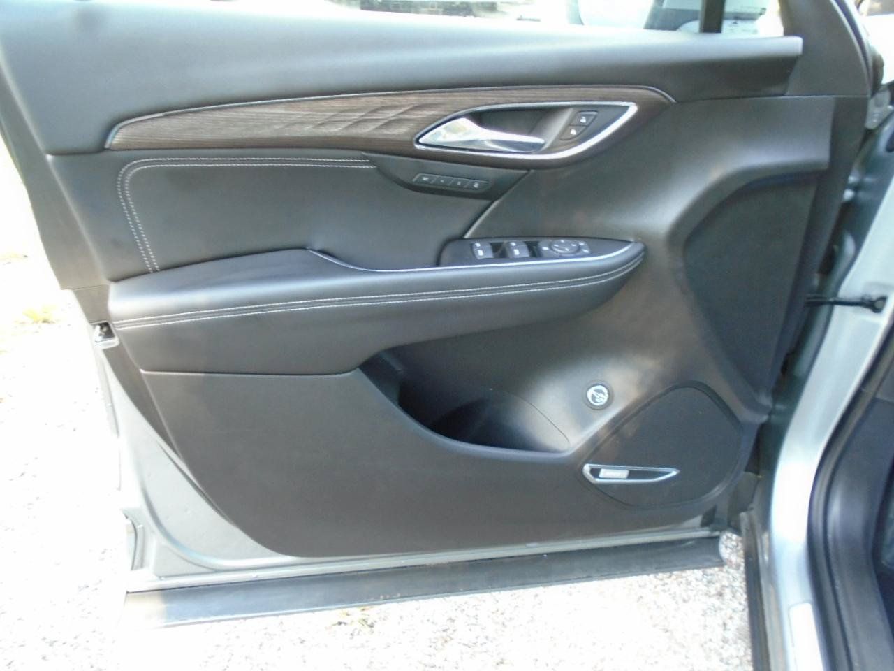 Used 2023 Buick Envision Avenir AWD/4WD image 11