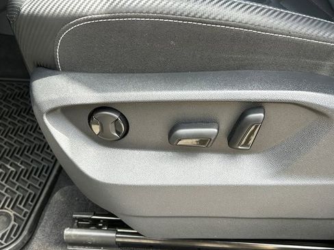 Certified 2025 Volkswagen Atlas Cross Sport SE image 11