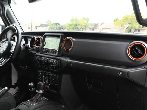 Used 2023 Jeep Gladiator Mojave image 25