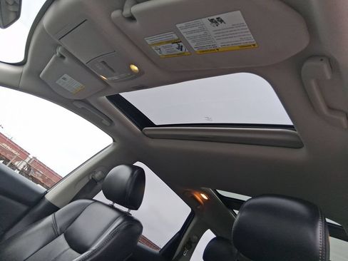 Used 2020 Nissan Pathfinder Platinum AWD/4WD image 17