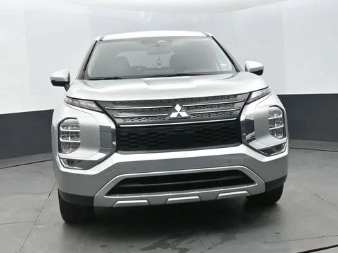 Used 2024 Mitsubishi Outlander FWD image 3