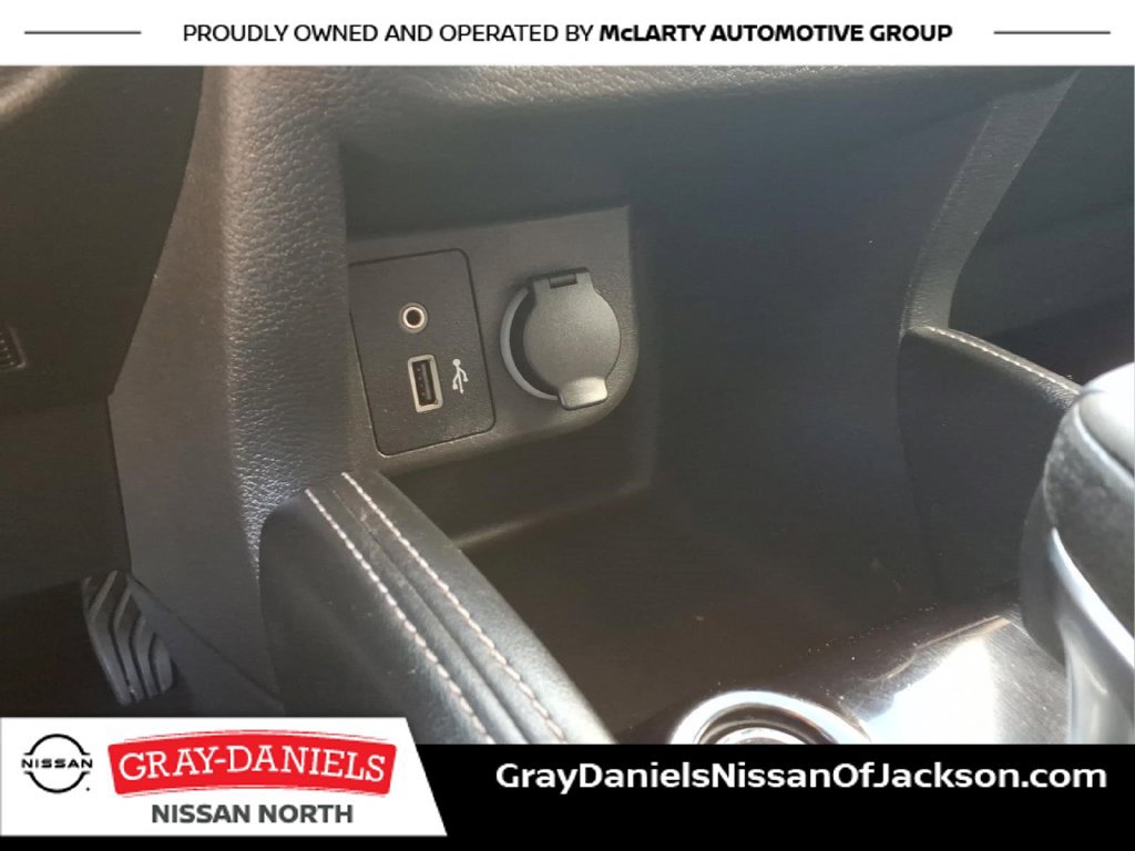 Used 2019 Nissan Kicks SR FWD image 18
