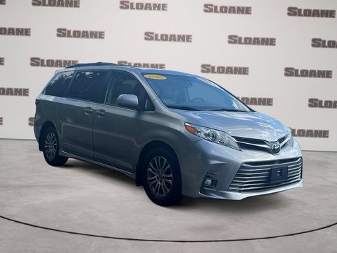 Used 2020 Toyota Sienna XLE w/ Carpet Mat Package FWD image 7