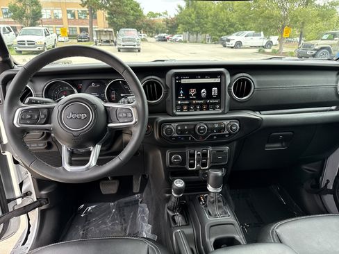 Used 2023 Jeep Wrangler Unlimited Sahara w/ Cold Weather Group AWD/4WD image 28